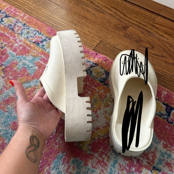 Cream Clogs - Picture 3 of 4